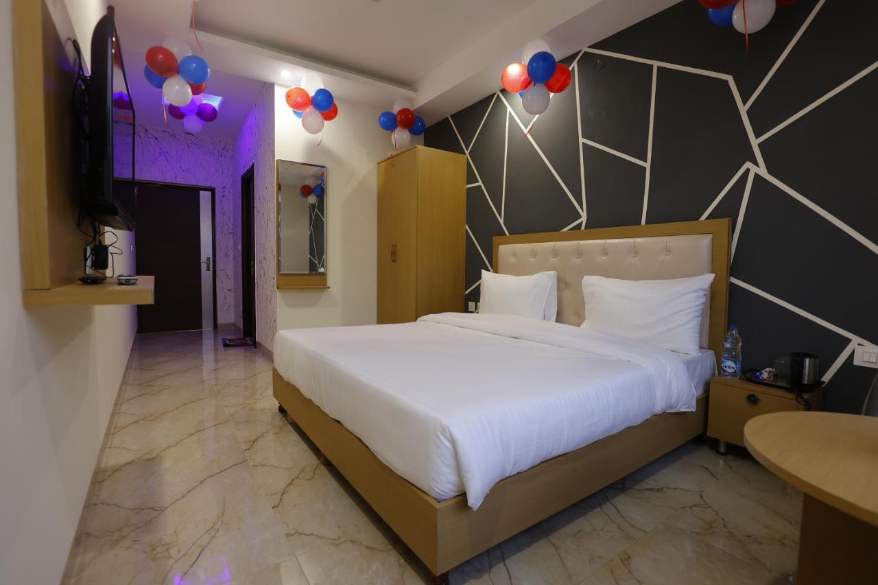 Hotel Bliss Zirakpur Esterno foto